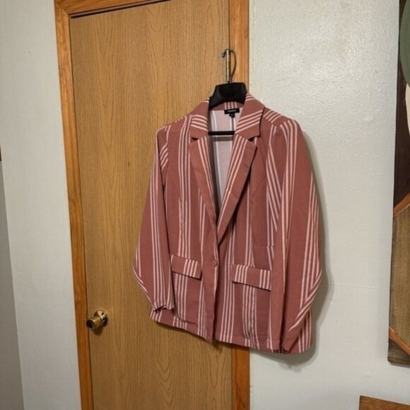 Torrid Size 2 (18/20 2X) Pink & White w/Stripes Long Sleeve One-Button Blazer - Picture 1 of 4